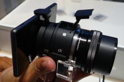 Sony представила обновление линейки автономных объективов Sony серии QX. Обновлено (видеообзор с IFA 2014)