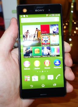 Фото смартфона Sony Xperia Z3 Compact с выставки IFA 2014