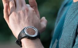 Epson представила фитнес-браслеты Runsense и Pulsense с дисплеями E Ink