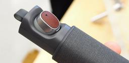 Moto Hint — «умный» крошечный беспроводной наушник для голосового управления смартфоном