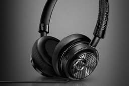Наушники Philips Fidelio M2L оснащены разъемом Lightning