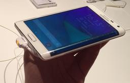 Смартфон Samsung Galaxy Note Edge с изогнутым дисплеем. Обновлено (фото с IFA 2014)