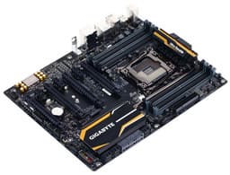 Системная плата Gigabyte X99-SLI оснащена семью слотами PCIe и восемью слотами для модулей памяти DDR4
