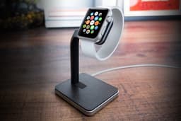 Mophie watch dock — пьедестал для часов Apple Watch