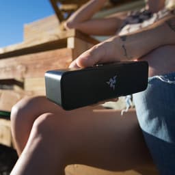 Мобильная акустическая система Razer Leviathan Mini оснащена интерфейсом Bluetooth 4.0