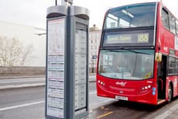 Автобусные остановки Лондона обзаведутся интерактивными стендами с дисплеями E Ink