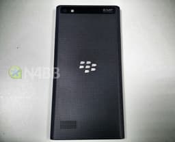 Появились «живые» фото смартфона BlackBerry Leap (Rio)