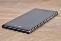 По мнению Huawei, оснащать смартфоны дисплеями 4K не стоит