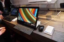NEC Frista — концепт настольного компьютера с откидным дисплеем
