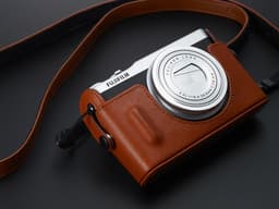 В компактной камере Fujifilm XQ2 используется датчик изображения формата 2/3 дюйма без оптического низкочастотного фильтра