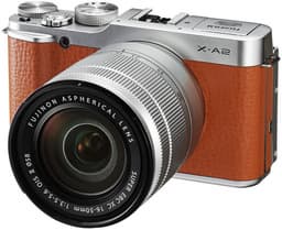 Беззеркальная камера Fujifilm X-A2 серии Х оснащена поворотным дисплеем