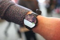 Часы Moto 360 всё-таки могут появиться в сервисе Moto Maker