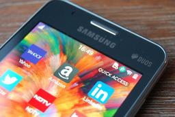 Смартфон Samsung Z3 (ОС Tizen) оснастят дисплеем Super AMOLED разрешением 1280 х 720 точек