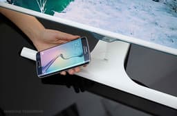 Samsung SE370: первые мониторы с беспроводным зарядным устройством Qi для смартфонов