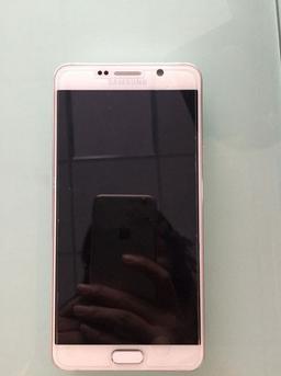 В Сети появились достаточно качественные «живые» фото смартфонов Samsung Galaxy S6 Edge Plus и Note 5