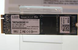 Твердотельный накопитель Team TM8FP7 типоразмера M.2 с интерфейсом PCIe в режиме чтения развивает скорость 2500 МБ/с