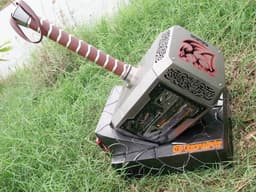 Thermalthor — ПК Thermaltake, выполненный в виде молота Тора