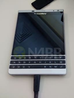 Фотогалерея дня: смартфон BlackBerry Oslo, являющийся азиатской версией модели Passport