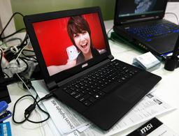 MSI S120 — типичный бюджетный ноутбук, выделяющийся лишь малой толщиной и массой