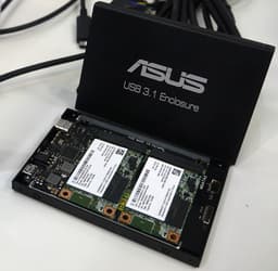Корпус Lian Li EX-M2 предназначен для внешнего массива SSD, а корпус Lian Li PC-T80X — для испытательного стенда