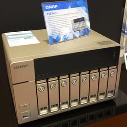 Сетевое хранилище QNAP TVS-863+ рассчитано на восемь накопителей типоразмера 2,5 или 3,5 дюйма