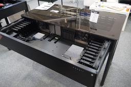 В экспозицию Lian Li на выставке CeBIT 2015 вошел новый вариант компьютерного корпуса в виде стола