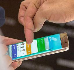 Apple может пойти по стопам Samsung в развитии мобильных устройств