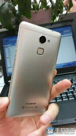 Смартфон Coolpad Y90 копирует Huawei Mate 7, но только на уровне дизайна