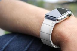 Reserve Strap — ремешок для Apple Watch с собственным аккумулятором, использующий инженерный порт часов