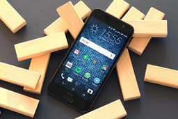 Чистый убыток HTC по итогам прошедшего квартала составил 138 млн долларов