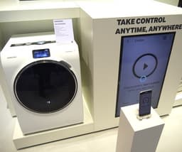 Стиральная машина с горизонтальной загрузкой Samsung Crystal Blue позволит добавлять белье во время стирки