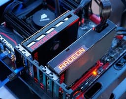 Видеокарта AMD Radeon R9 Nano способна работать в режиме CrossFireX с адаптерами Fury и Fury X