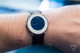 Представлены умные часы Pebble Time Round с круглым экраном и металлическим корпусом толщиной 7,5 мм