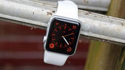 Apple продолжает безоговорочно лидировать на рынке умных часов, но поставки упали более чем в два раза