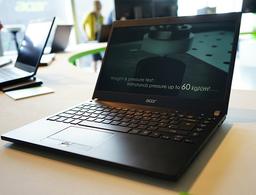 Ноутбук Acer TravelMate P658 оснащен адаптером Wi-Fi 802.11ad и поддерживает интерфейс Thunderbolt 3