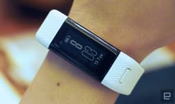 Трекер активности Garmin Approach X40 содержит информацию о 40 000 полях для гольфа
