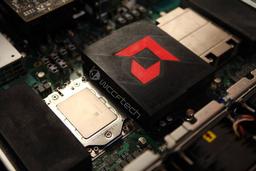 Фото дня: 16-ядерный серверный процессор AMD Zen (Naples)