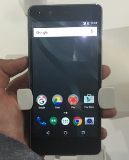  На MWC 2016 представлен смартфон Aquaris X5 Plus (фото с выставки)