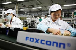 В декабре продажи Foxconn обвалились на 20%, однако по итогам года компания смогла улучшить результат