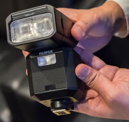 Fujifilm анонсировала выпуск внешней вспышки EF-X500 для камер серии X