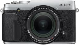 Камера Fujifilm X-E2S имеет электронный видоискатель и сменный объектив