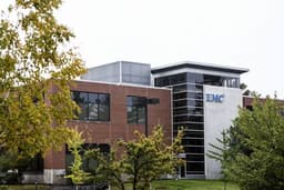 EMC назвала сумму, в которую ей обойдется сокращение штата в связи с крупнейшей в отрасли сделкой
