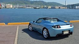 За 29 000 долларов владельцы автомобилей Tesla Roadster могут получить новые аккумуляторные блоки повышенной ёмкости