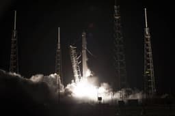 SpaceX в очередной раз успешно посадила ракету-носитель, а корабль Dragon доставил на МКС портативный секвенатор ДНК