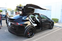 Tesla Model X 60D — самая доступная версия кроссовера, за которую всё равно придётся отдать 74 000 долларов
