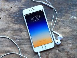 Поставки модемов Intel для смартфонов Apple окажутся значительно большими, чем предполагалось ранее