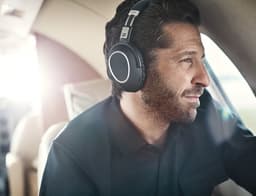 Беспроводные наушники Sennheiser PXC 550 способны проработать автономно до 30 часов