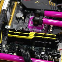 G.Skill показала модули памяти Trident Z DDR4-4500 объемом 8 ГБ и набор модулей памяти DDR4-3466 суммарным объемом 128 ГБ
