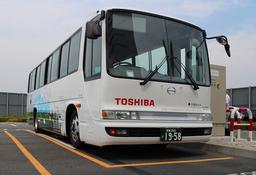 Toshiba начала полевые испытания электробусов с беспроводной зарядкой