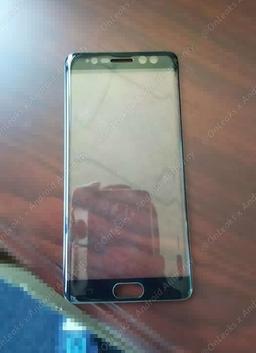 Фото фронтальной панели смартфона Samsung Galaxy Note7 указывает на наличие сканера радужной оболочки